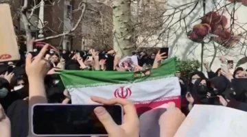 تطور جديد احتجاجات الجامعات في إيران ورسائل للطلبة عبر الهاتف